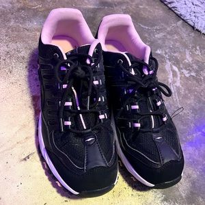 Avia women running shoes